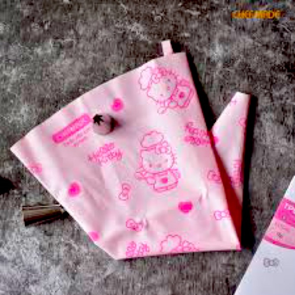 Hello Kitty Frosting Bag Decorating Kit 4 pcs.